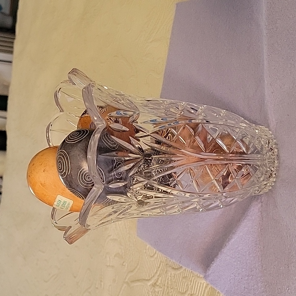 Glass Vase With 6 Kenya  Eggs